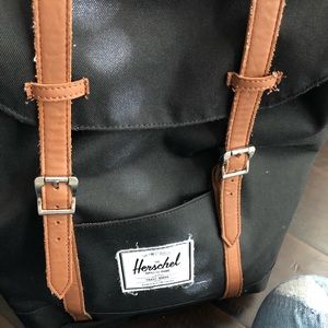 HerschelSupply Co. Retreat Mid-Volume backpack 🎒